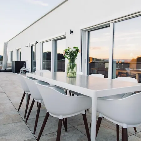 Апартаменты Modernes Penthouse Mit Whirlpool, Xxl-terrasse Mit Bergblick & Tischfussball