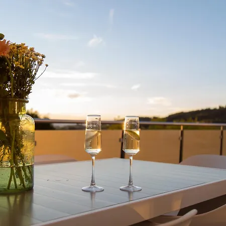 Modernes Penthouse Mit Whirlpool, Xxl-terrasse Mit Bergblick & Tischfussball Вальдкирхен