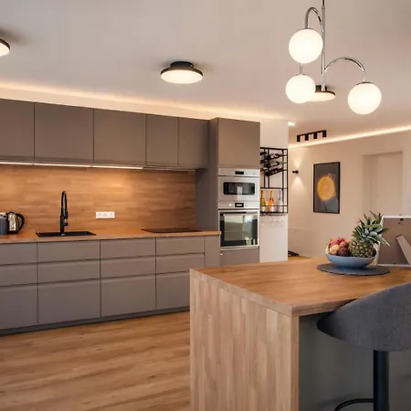 Modernes Penthouse Mit Whirlpool, Xxl-terrasse Mit Bergblick & Tischfussball Апартаменты