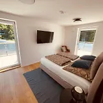 Modernes Penthouse Mit Whirlpool, Xxl-terrasse Mit Bergblick & Tischfussball דירה ולדקירכן