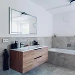 Modernes Penthouse Mit Whirlpool, Xxl-terrasse Mit Bergblick & Tischfussball דירה ולדקירכן
