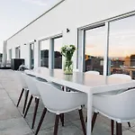 דירה Modernes Penthouse Mit Whirlpool, Xxl-terrasse Mit Bergblick & Tischfussball