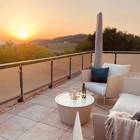 Penthouse Mit Whirlpool, Sauna, Xxl-terrasse Mit Bergblick & Tischfussball