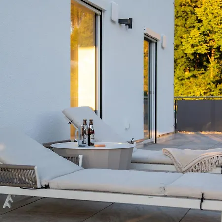 Penthouse Mit Whirlpool, Sauna, Xxl-terrasse Mit Bergblick & Tischfussball Apartmán