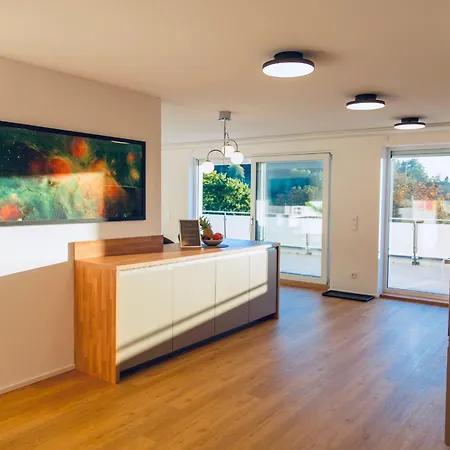 Penthouse Mit Whirlpool, Sauna, Xxl-terrasse Mit Bergblick&tischfußball Apartment *