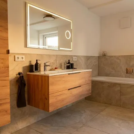 Apartment Penthouse Mit Whirlpool, Sauna, Xxl-terrasse Mit Bergblick&tischfußball