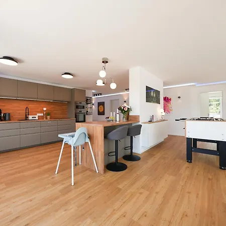 Penthouse Mit Whirlpool, Sauna, Xxl-terrasse Mit Bergblick&tischfußball