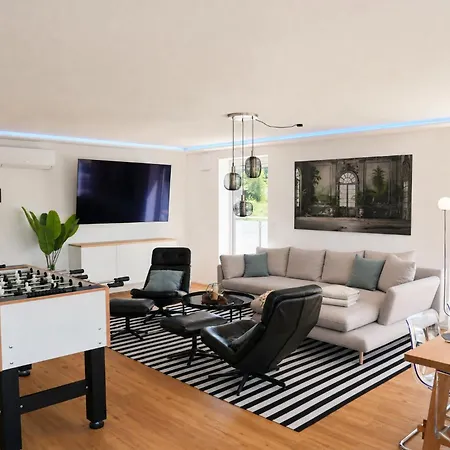 Apartment Penthouse Mit Whirlpool, Sauna, Xxl-terrasse Mit Bergblick&tischfußball *