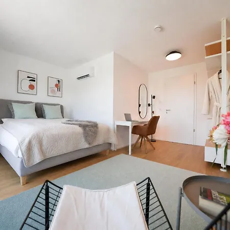 Penthouse Mit Whirlpool, Sauna, Xxl-terrasse Mit Bergblick&tischfußball Apartment *