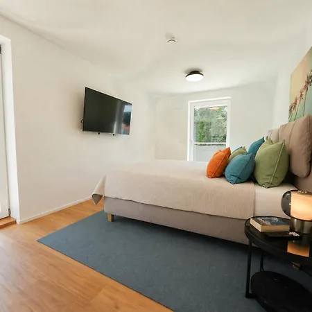 Penthouse Mit Whirlpool, Sauna, Xxl-terrasse Mit Bergblick & Tischfussball *
