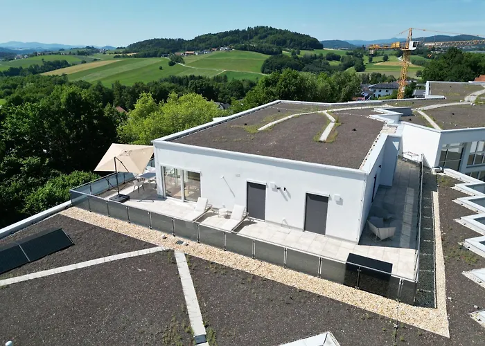 Modernes Penthouse Mit Whirlpool, Xxl-terrasse Mit Bergblick & Tischfussball *