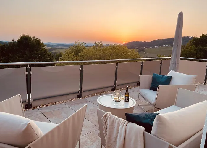 Modernes Penthouse Mit Whirlpool, Xxl-terrasse Mit Bergblick & Tischfussball * Waldkirchen
