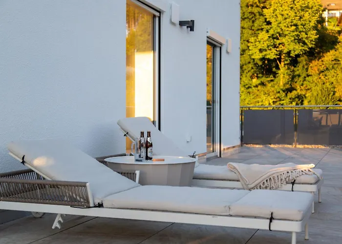 Modernes Penthouse Mit Whirlpool, Xxl-terrasse Mit Bergblick & Tischfussball Apartamento