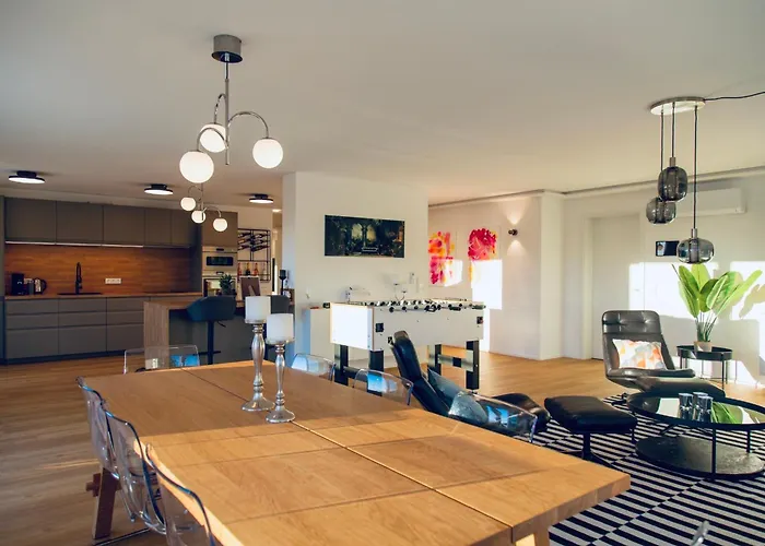 Modernes Penthouse Mit Whirlpool, Xxl-terrasse Mit Bergblick & Tischfussball Waldkirchen
