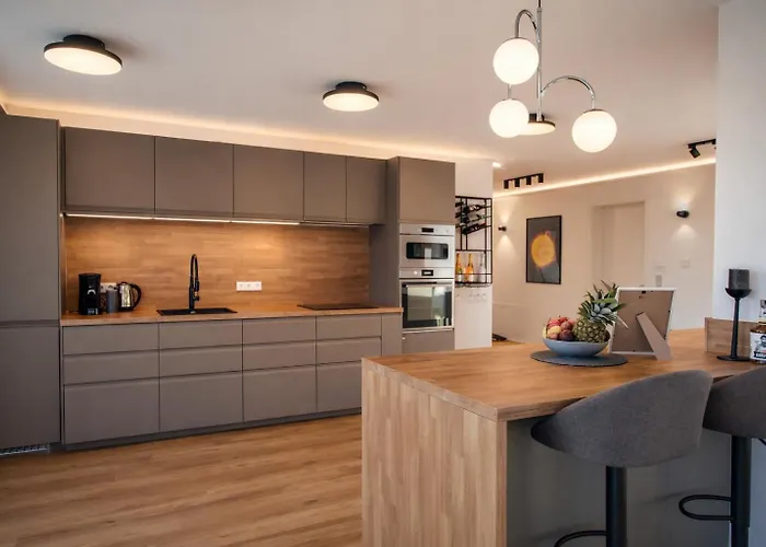 Modernes Penthouse Mit Whirlpool, Xxl-terrasse Mit Bergblick & Tischfussball Apartamento