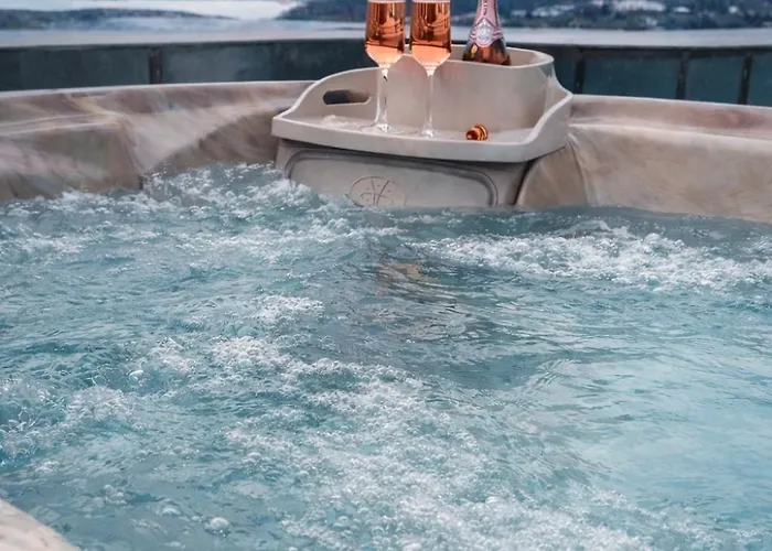 Modernes Penthouse Mit Whirlpool, Xxl-terrasse Mit Bergblick & Tischfussball * Waldkirchen